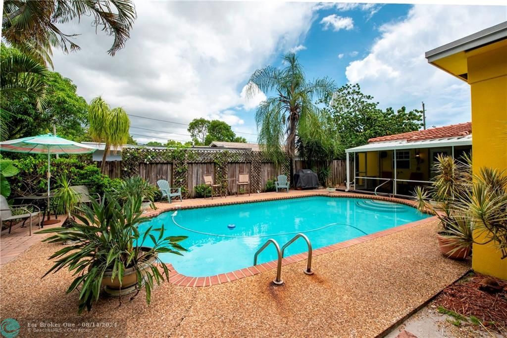 Recently Sold: $301,000 (3 beds, 2 baths, 1354 Square Feet)