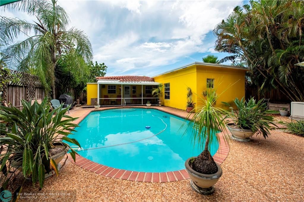 Recently Sold: $301,000 (3 beds, 2 baths, 1354 Square Feet)