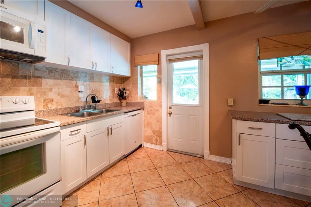 Recently Sold: $301,000 (3 beds, 2 baths, 1354 Square Feet)