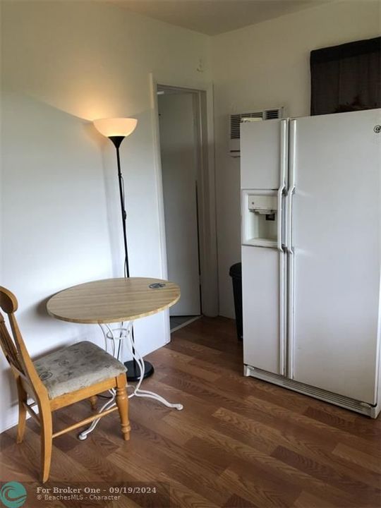 Recently Rented: $850 (0 beds, 1 baths, 350 Square Feet)