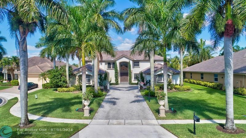 Recently Sold: $900,000 (5 beds, 4 baths, 4584 Square Feet)