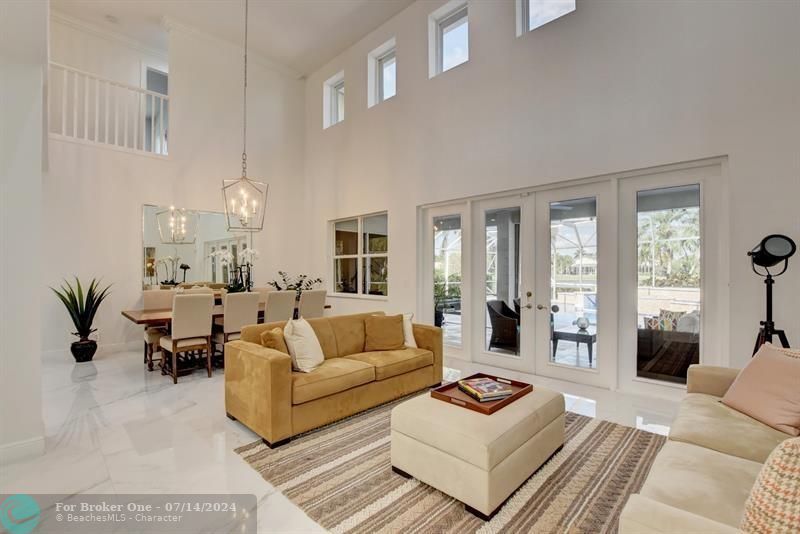 Recently Sold: $900,000 (5 beds, 4 baths, 4584 Square Feet)