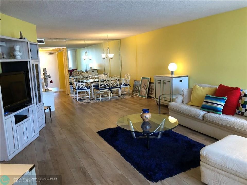 Recently Sold: $151,000 (1 beds, 1 baths, 1071 Square Feet)