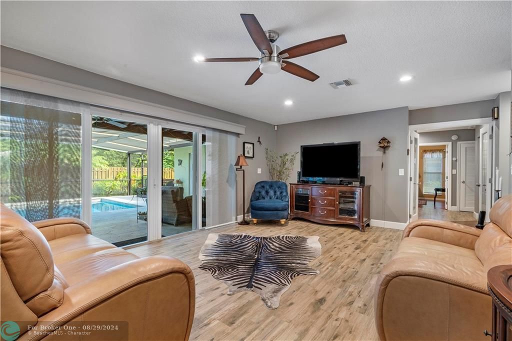 Recently Sold: $514,000 (4 beds, 2 baths, 2805 Square Feet)