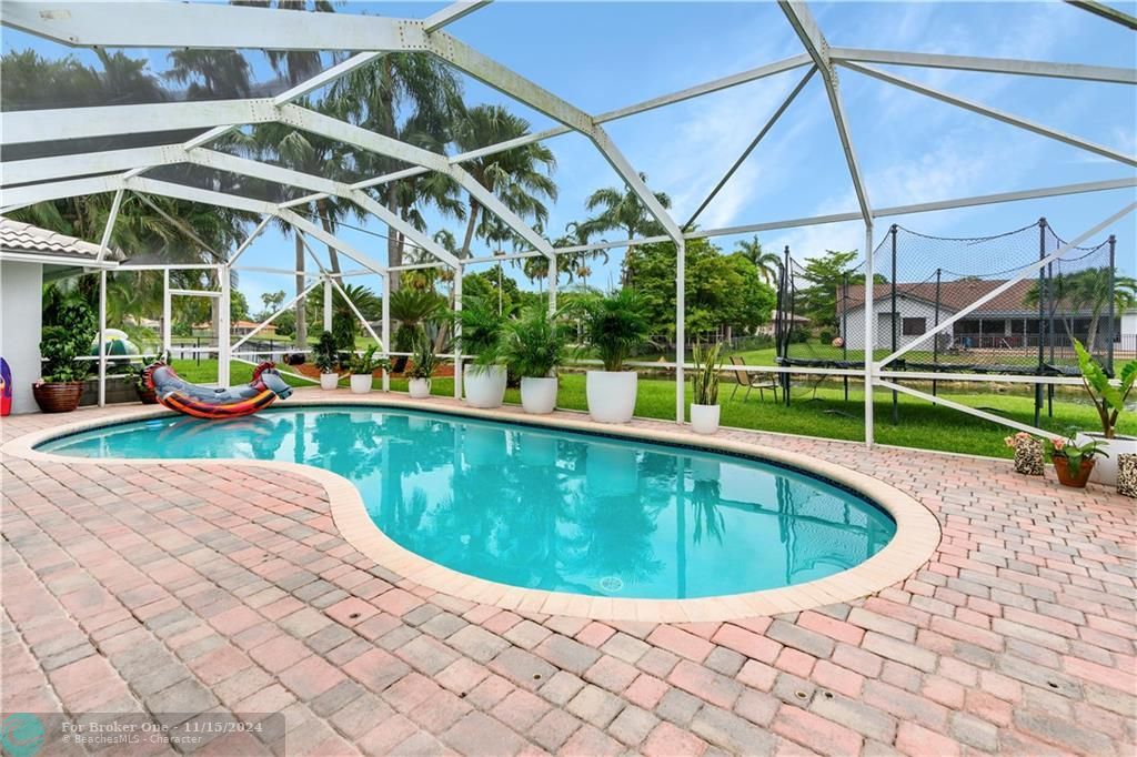 Recently Sold: $510,000 (4 beds, 2 baths, 2663 Square Feet)