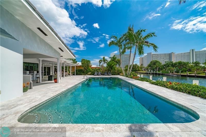 Vendido Recientemente: $1,499,000 (3 camas, 2 baños, 2229 Pies cuadrados)