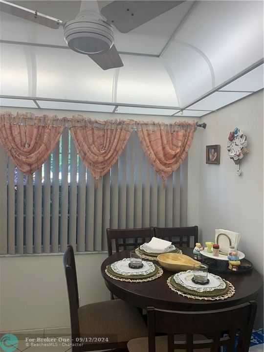 Vendido Recientemente: $135,000 (2 camas, 2 baños, 1161 Pies cuadrados)