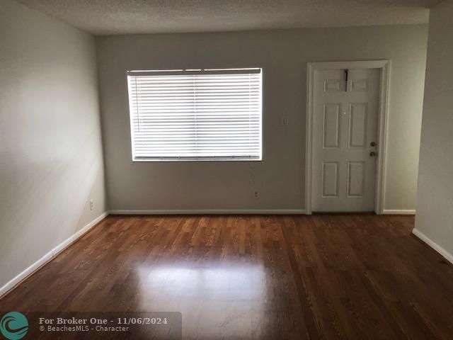 Recently Sold: $49,900 (1 beds, 1 baths, 735 Square Feet)