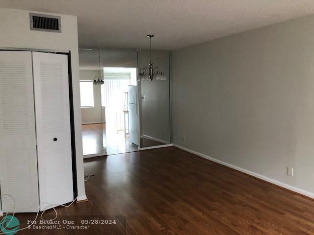 Recently Sold: $49,900 (1 beds, 1 baths, 735 Square Feet)