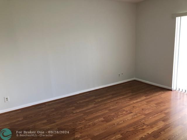 Recently Sold: $49,900 (1 beds, 1 baths, 735 Square Feet)