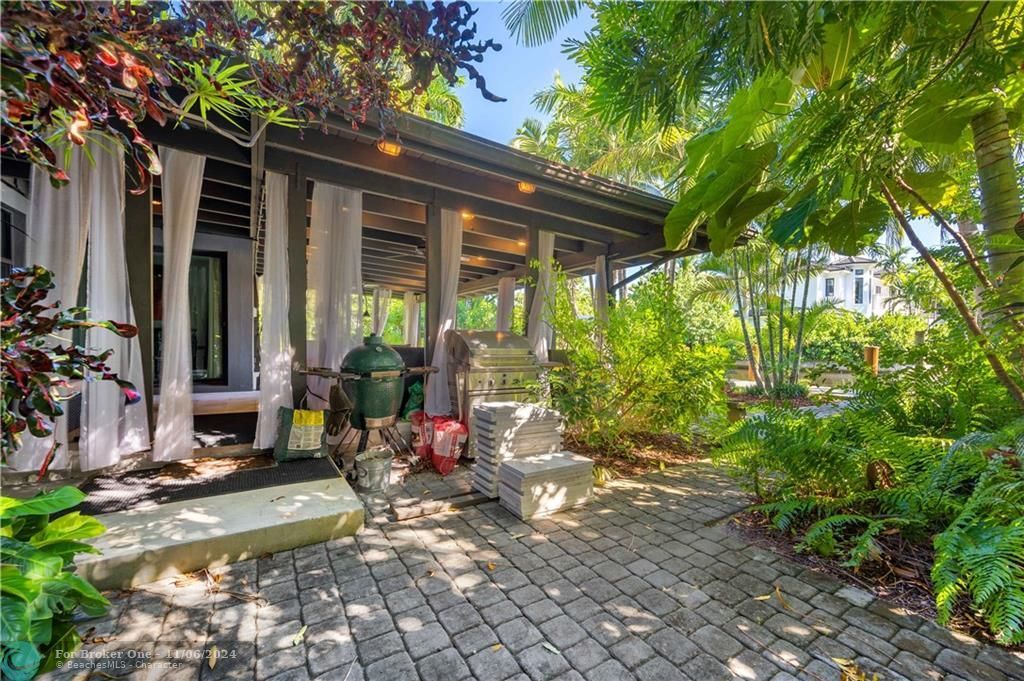 Recently Sold: $1,269,000 (3 beds, 2 baths, 1829 Square Feet)