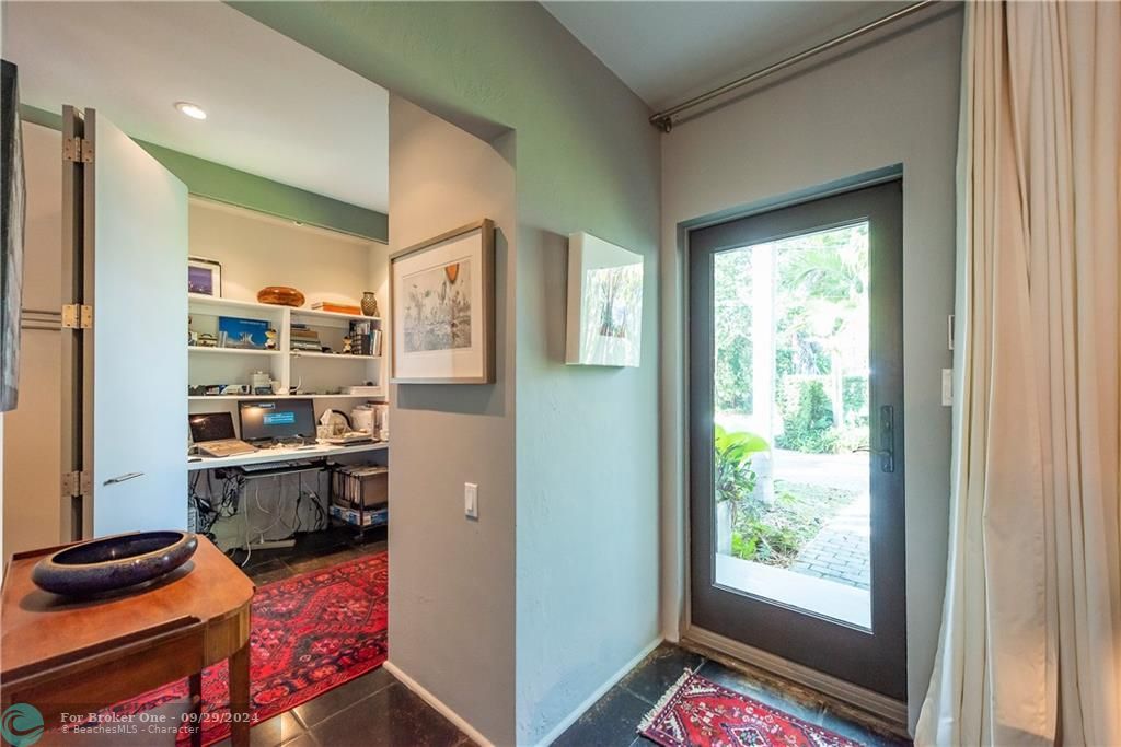 Recently Sold: $1,269,000 (3 beds, 2 baths, 1829 Square Feet)