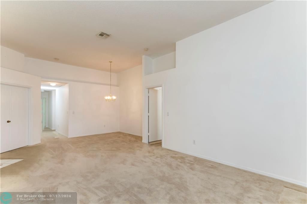 Recently Sold: $385,000 (3 beds, 2 baths, 1868 Square Feet)