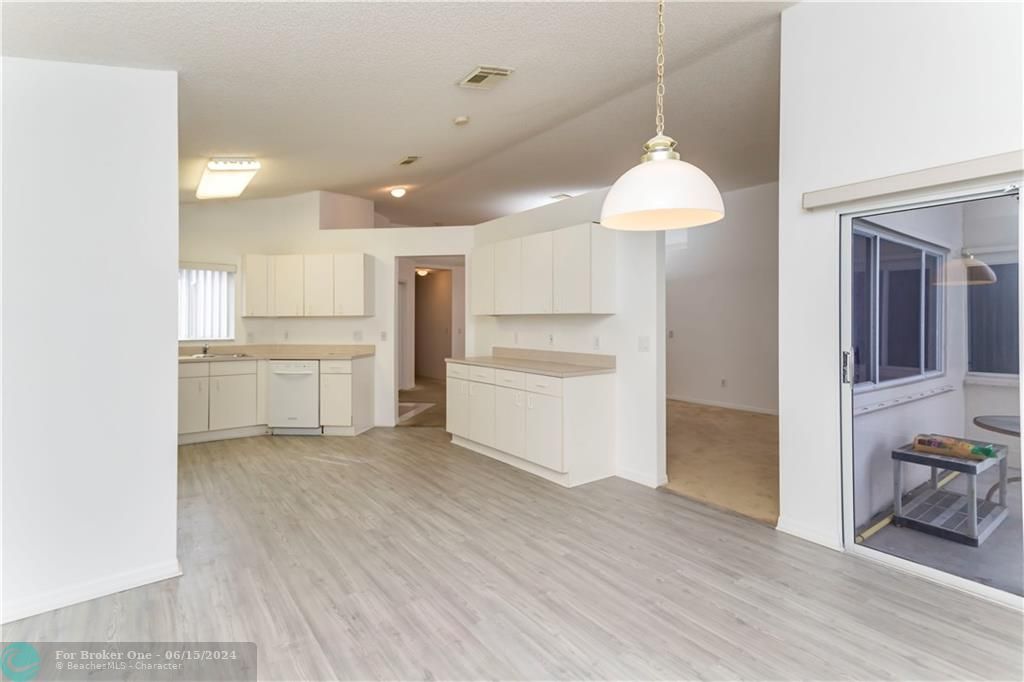 Recently Sold: $385,000 (3 beds, 2 baths, 1868 Square Feet)