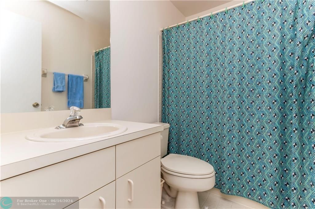 最近售出: $385,000 (3 贝兹, 2 浴室, 1868 平方英尺)