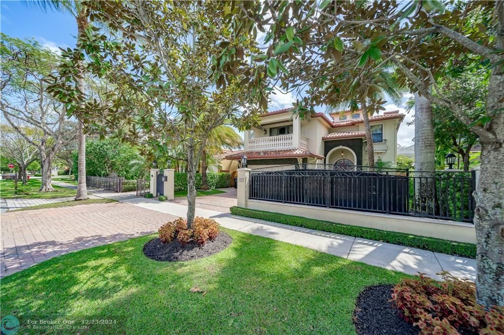 Recently Sold: $1,899,000 (4 beds, 3 baths, 3753 Square Feet)