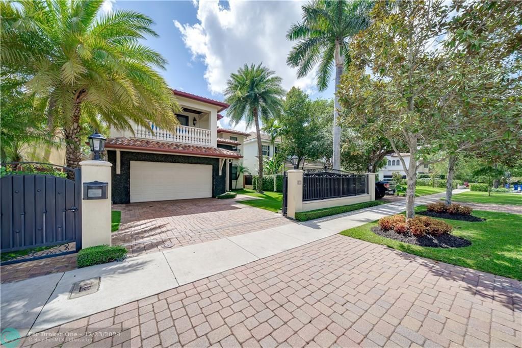 Recently Sold: $1,899,000 (4 beds, 3 baths, 3753 Square Feet)