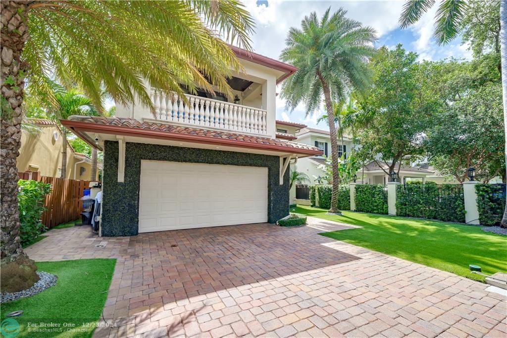 Recently Sold: $1,899,000 (4 beds, 3 baths, 3753 Square Feet)