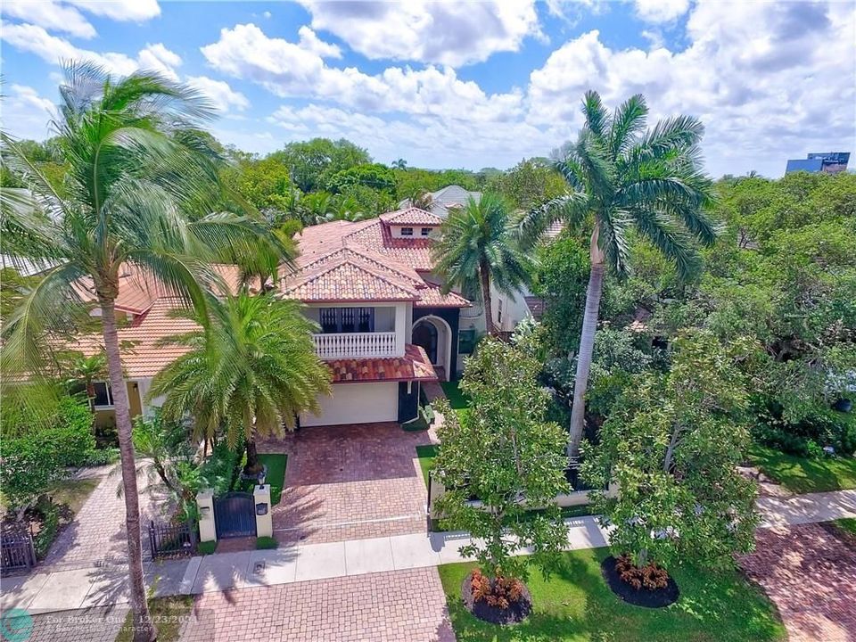 Recently Sold: $1,899,000 (4 beds, 3 baths, 3753 Square Feet)