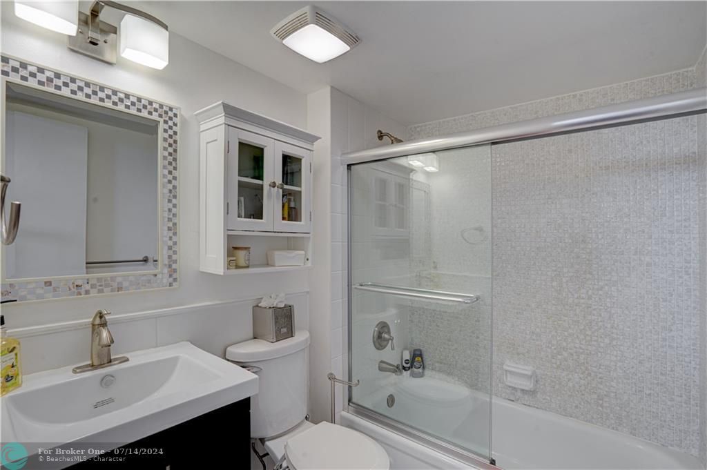 最近售出: $160,000 (2 贝兹, 2 浴室, 975 平方英尺)