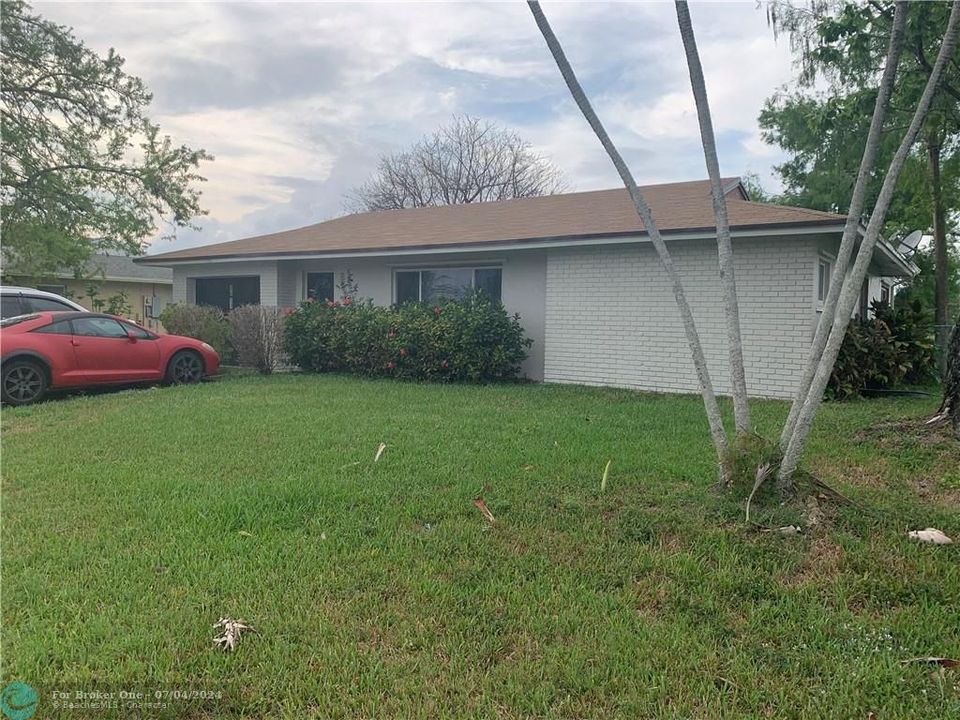 Recently Sold: $320,000 (3 beds, 2 baths, 1654 Square Feet)