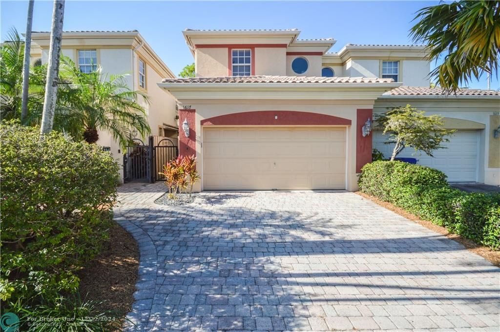 Recently Sold: $640,000 (3 beds, 2 baths, 2303 Square Feet)