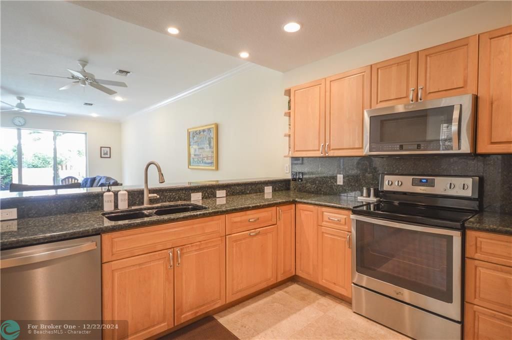 Recently Sold: $640,000 (3 beds, 2 baths, 2303 Square Feet)