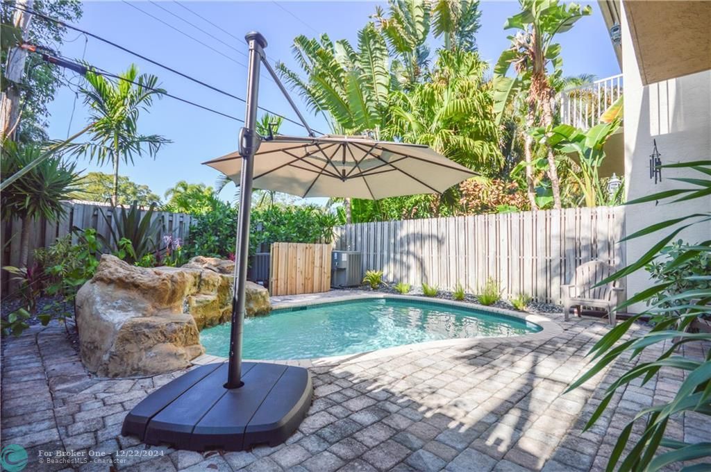 Recently Sold: $640,000 (3 beds, 2 baths, 2303 Square Feet)