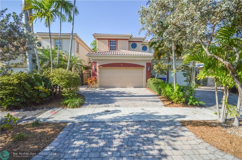 Recently Sold: $640,000 (3 beds, 2 baths, 2303 Square Feet)