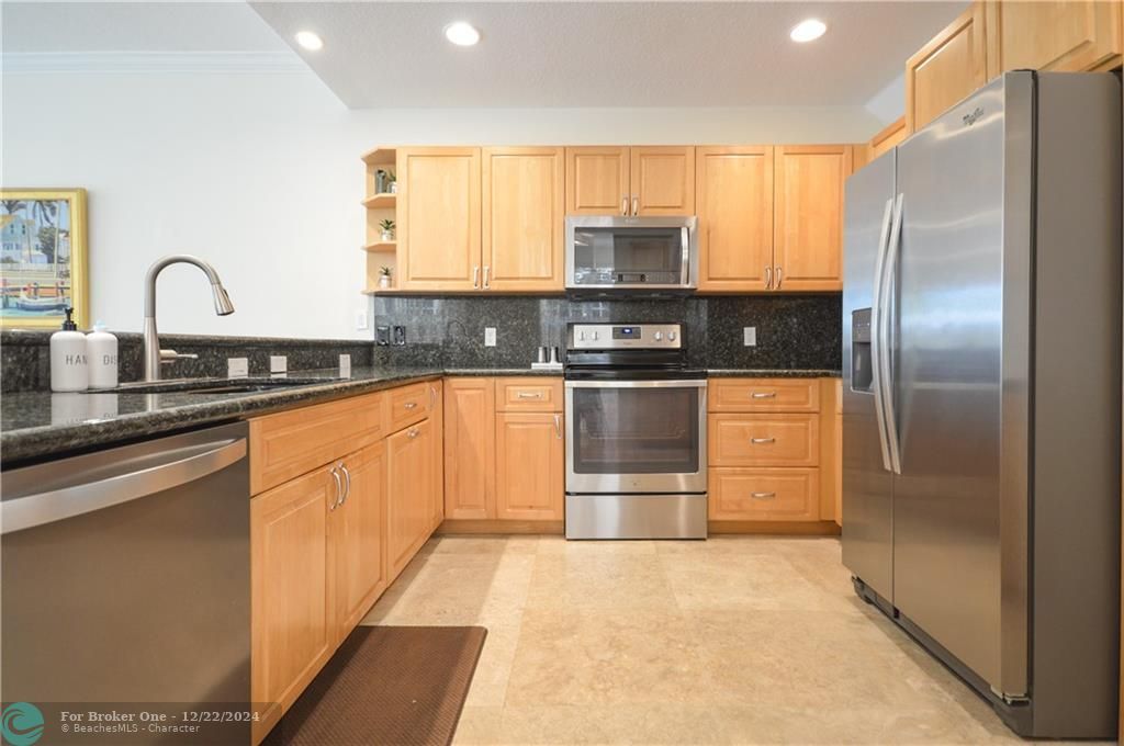 Recently Sold: $640,000 (3 beds, 2 baths, 2303 Square Feet)