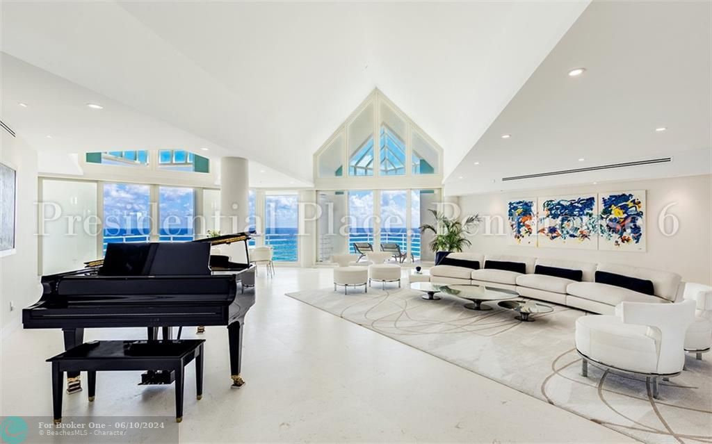 Recently Sold: $7,995,000 (4 beds, 4 baths, 5448 Square Feet)