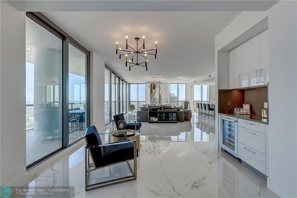 Recently Sold: $3,399,000 (4 beds, 4 baths, 3896 Square Feet)