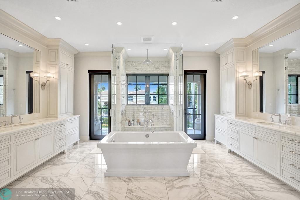 Recently Sold: $5,895,000 (6 beds, 6 baths, 6494 Square Feet)