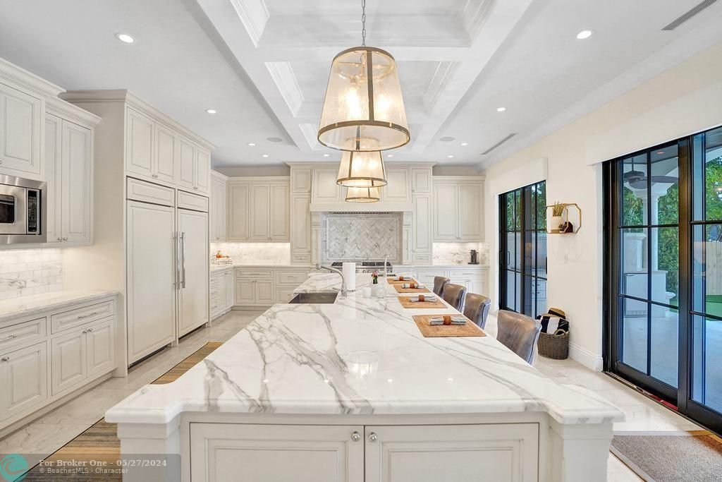 Recently Sold: $5,895,000 (6 beds, 6 baths, 6494 Square Feet)