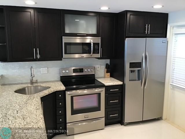 Recently Sold: $165,000 (1 beds, 1 baths, 960 Square Feet)