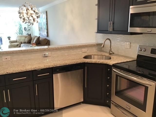 Recently Sold: $165,000 (1 beds, 1 baths, 960 Square Feet)