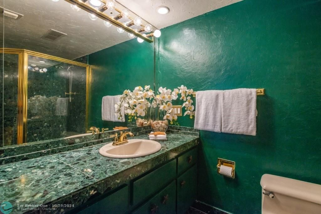 Recently Sold: $475,000 (2 beds, 2 baths, 1202 Square Feet)