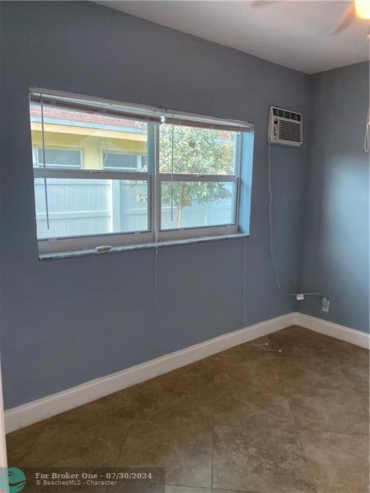 Recently Sold: $950 (1 beds, 1 baths, 400 Square Feet)