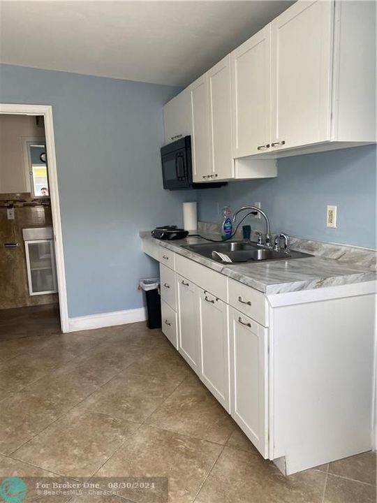 Recently Sold: $950 (1 beds, 1 baths, 400 Square Feet)