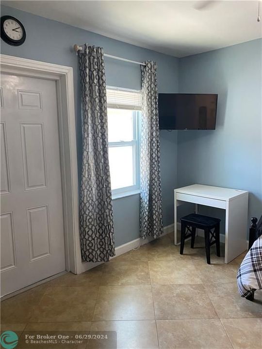Recently Sold: $900 (1 beds, 1 baths, 250 Square Feet)