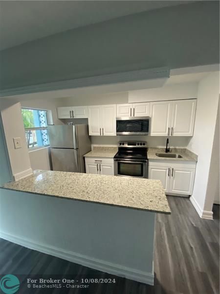 Active With Contract: $1,250 (1 beds, 1 baths, 2040 Square Feet)