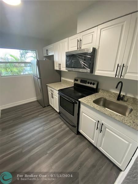 Active With Contract: $1,250 (1 beds, 1 baths, 2040 Square Feet)