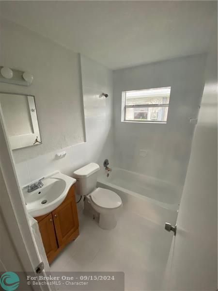 Active With Contract: $1,250 (1 beds, 1 baths, 2040 Square Feet)