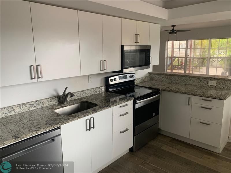 Active With Contract: $1,995 (2 beds, 2 baths, 5184 Square Feet)