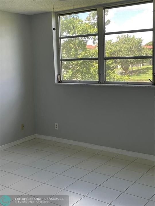 Active With Contract: $1,500 (2 beds, 2 baths, 1170 Square Feet)