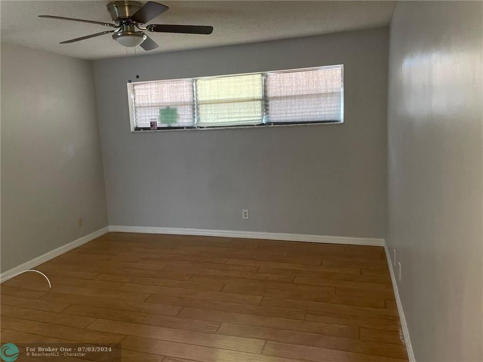 Active With Contract: $1,500 (2 beds, 2 baths, 1170 Square Feet)