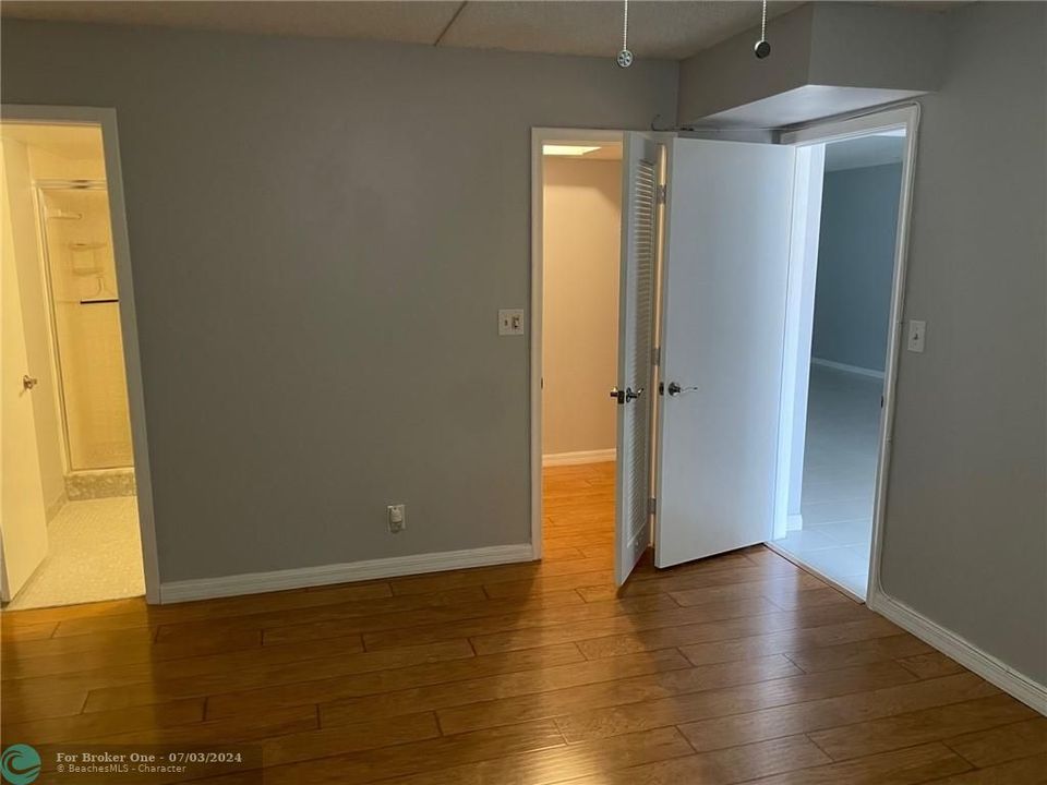 Active With Contract: $1,500 (2 beds, 2 baths, 1170 Square Feet)