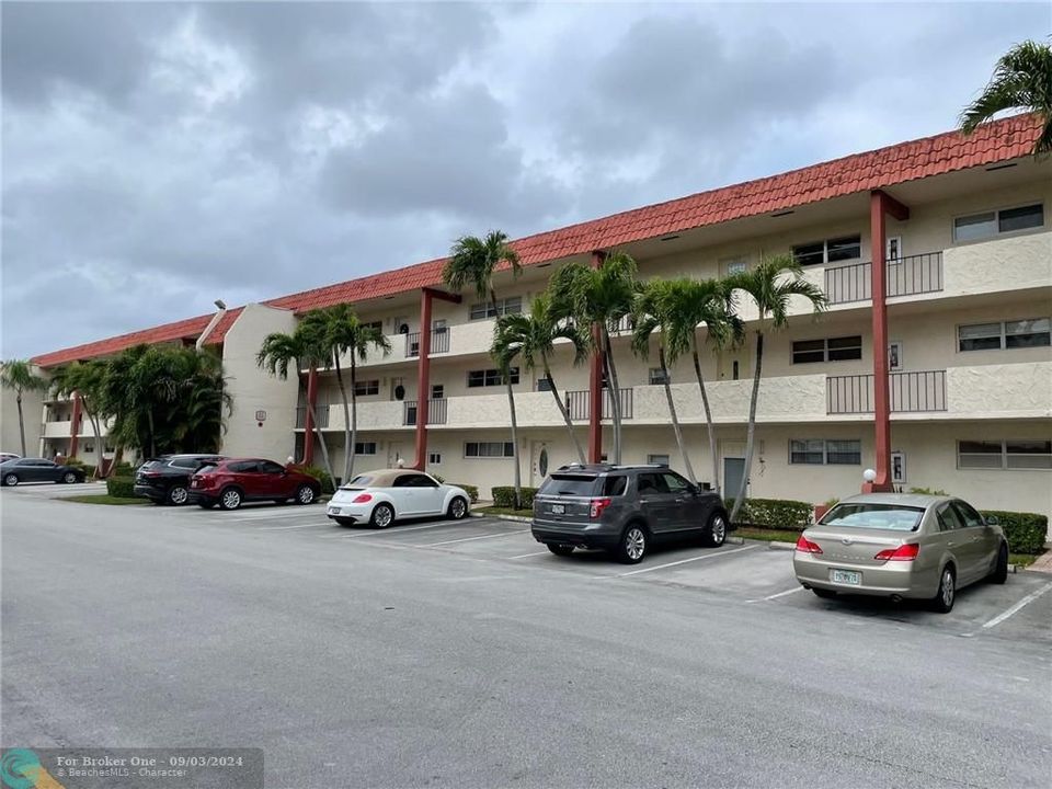 Active With Contract: $1,500 (2 beds, 2 baths, 1170 Square Feet)