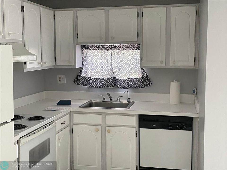 Active With Contract: $1,500 (2 beds, 2 baths, 1170 Square Feet)