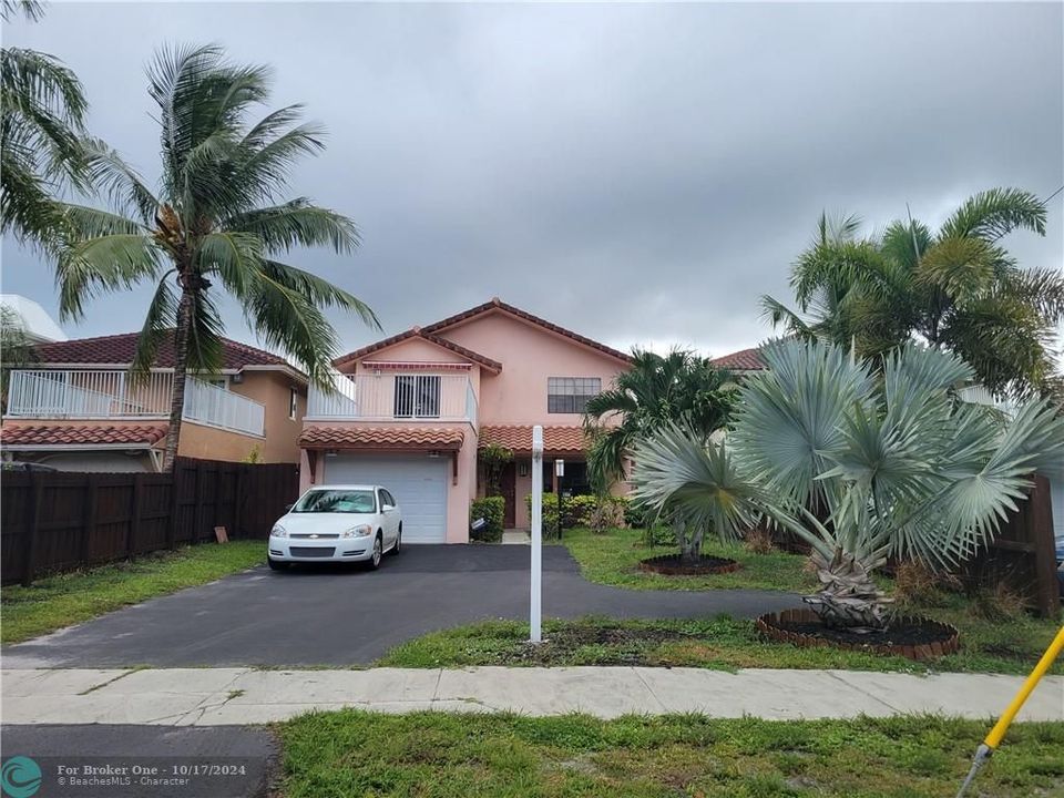 Recently Sold: $520,000 (4 beds, 2 baths, 2220 Square Feet)